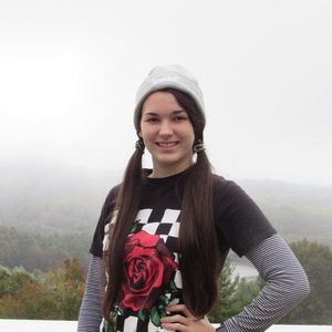 Meet your Posher, Danielle